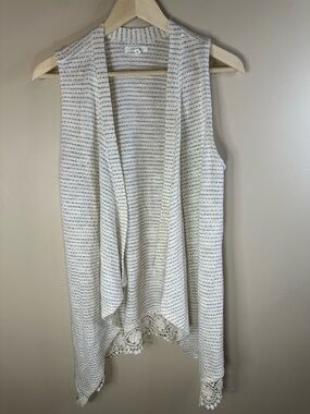 Maurices MED Open-Front Knit Cardigan Vest with Crocheted Hem Cream & Grey